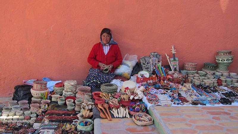 Artesanía Mexicana hecha a mano por las señoras Rarámuris
