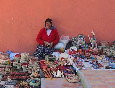 Artesanía Mexicana hecha a mano por las señoras Rarámuris